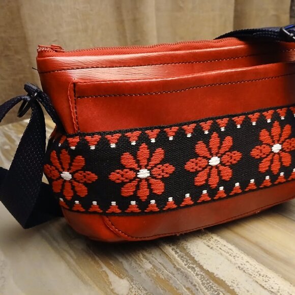 New Southwestern New Mexico style Shoulder Purse Tapestry trim Red Black Vinyl - Picture 2 of 12